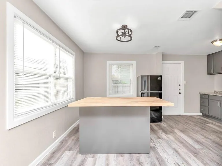3404 Blodgett St — Photo 12