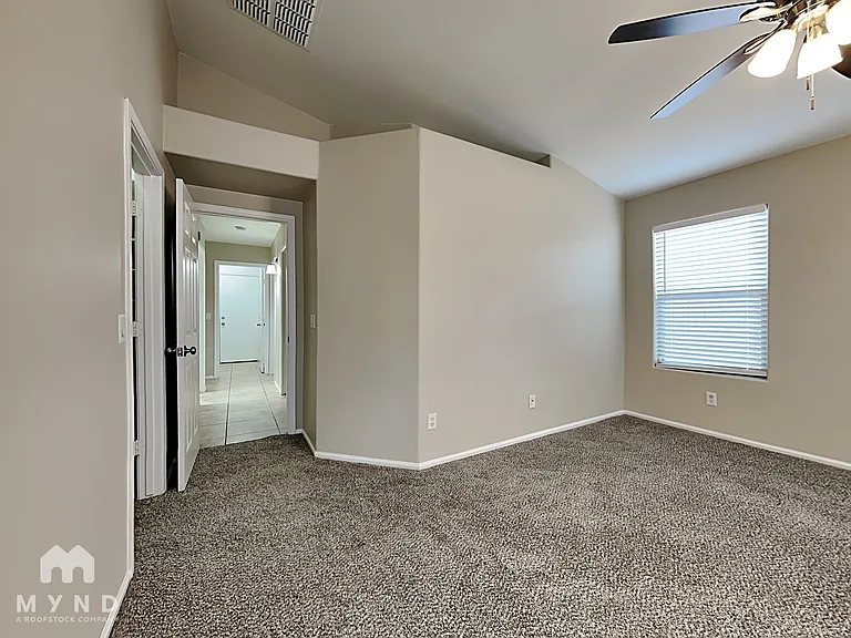 1034 E Saddle Way — Photo 14