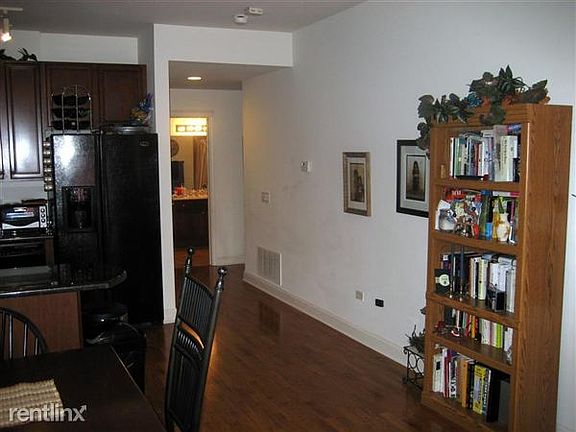 3rd image of 2320 W Saint Paul Ave