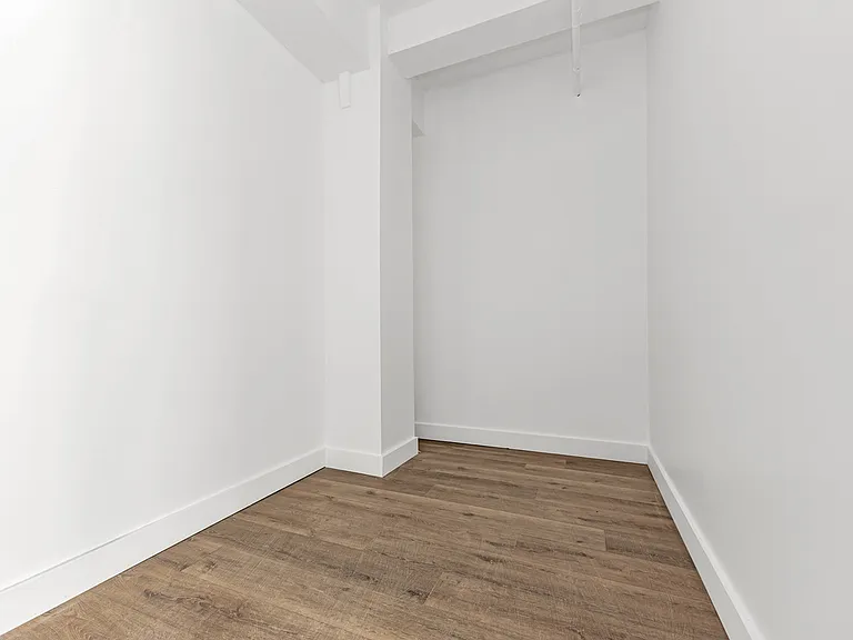 255 W 36th St #1007 — Photo 7