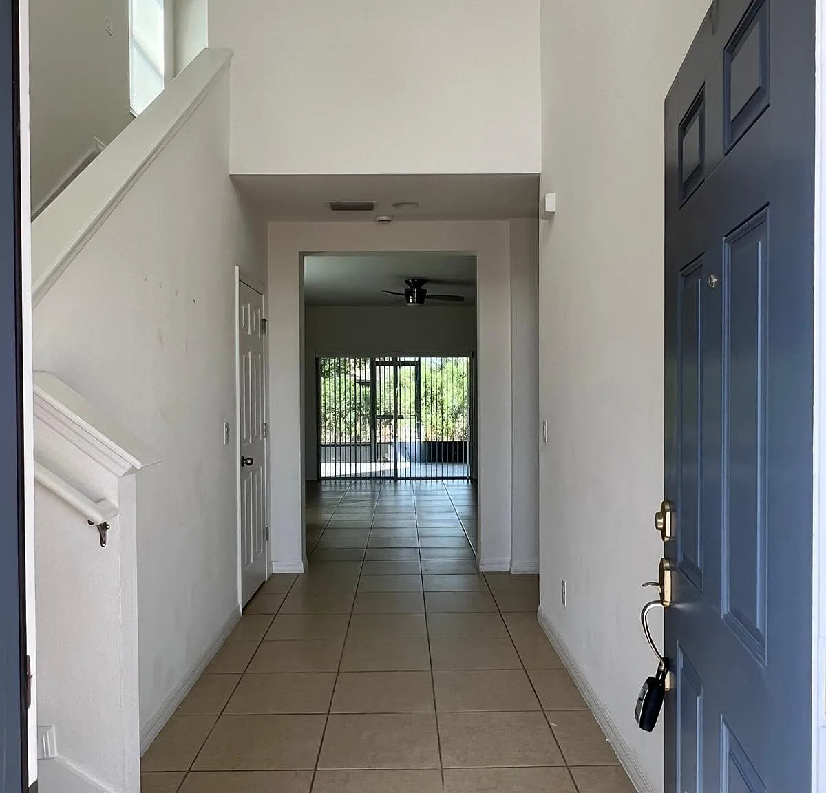 4 bed, 2014 sqft, $2,100 — Photo 2