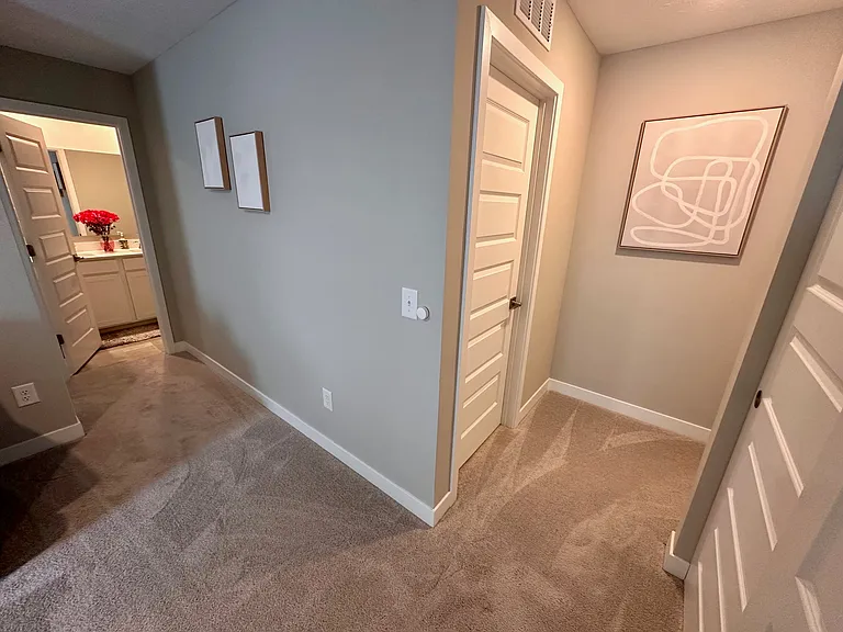 721 Scarsdale Ln — Photo 17