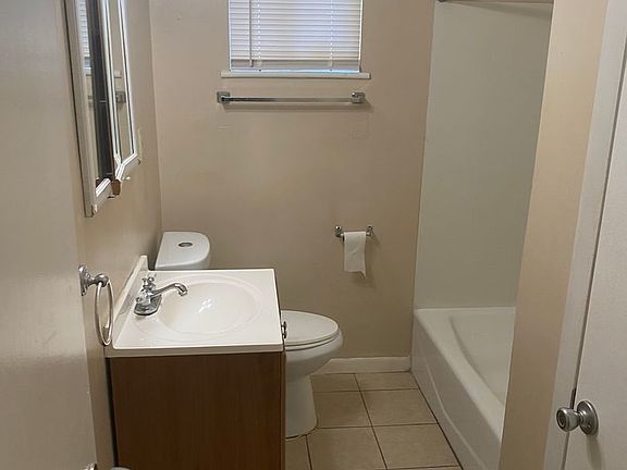 4th image of 3751 Hemlock Ln