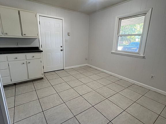 3rd image of 2646 E Yellowstone Dr
