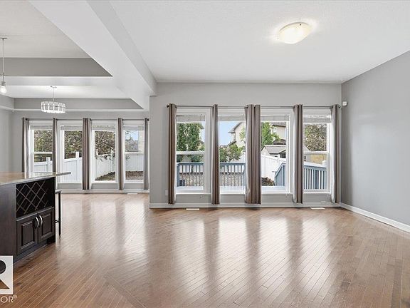 5th image of 291 Sheppard Cir