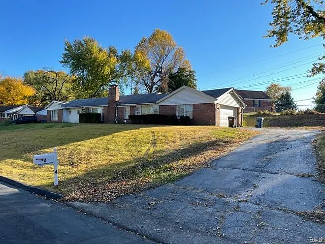 4 Cardigan Dr photo 1