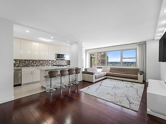 2nd image of 2944 W 5th St APT 18C