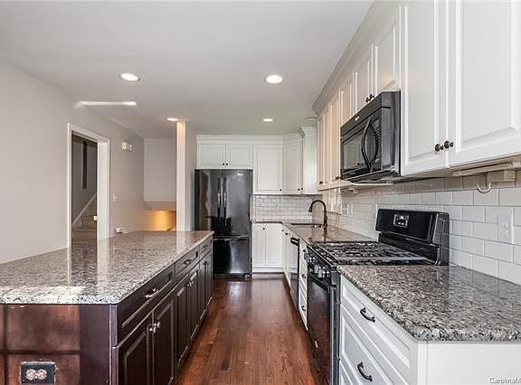 3rd image of 6813 Heatherford Dr