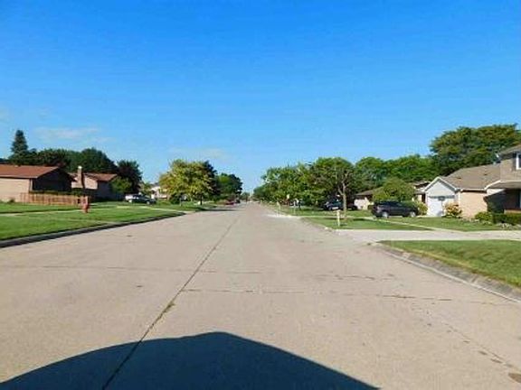 Exterior Neighborhood (street photo)