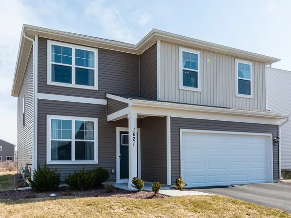1621 Cedarwood Ln, Pingree Grove, IL 60140