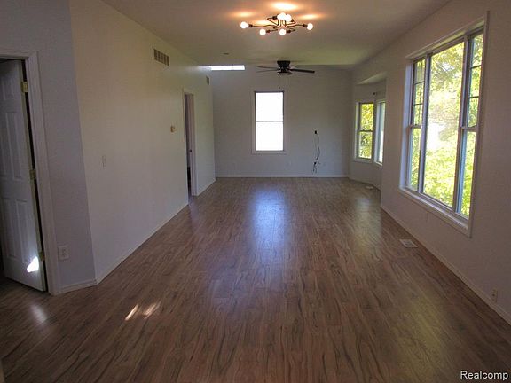 4th image of 16133 Softwater Lake Dr
