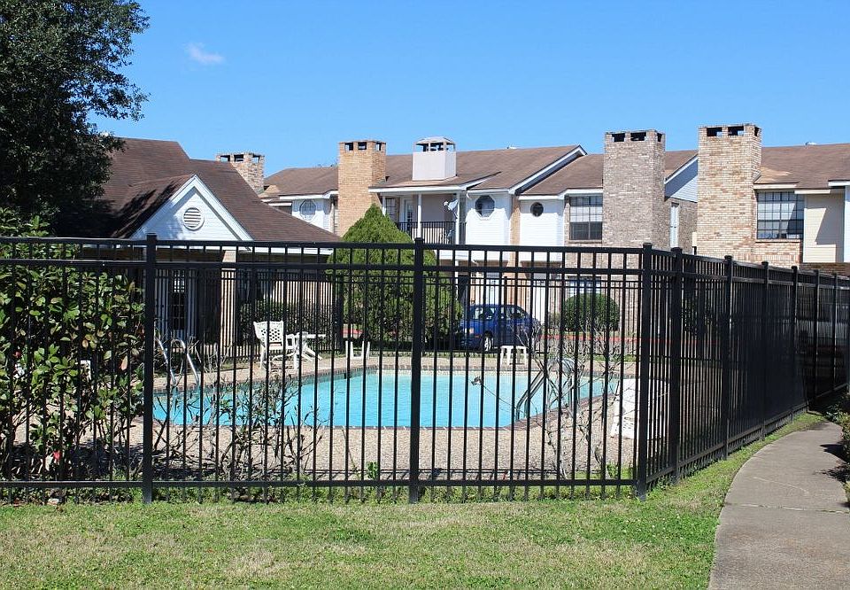 1st image of 1620 Wellington Pl APT 1302