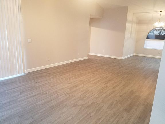 4th image of 610 N 167th Dr