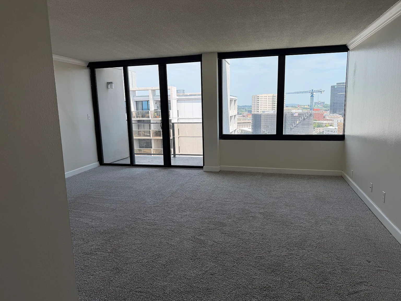 410 W 7th St — Photo 2