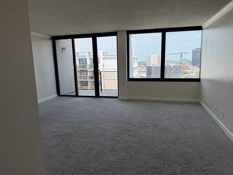 410 W 7th St #2024 — Photo 2
