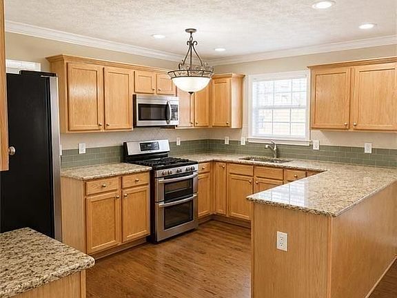 4th image of 1984 Pierce Way NE