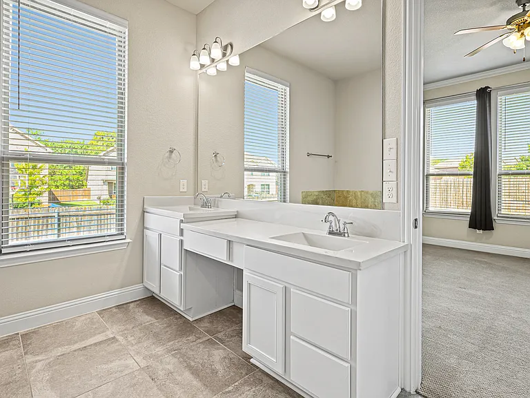 1701 Meadowleaf Ln — Photo 17