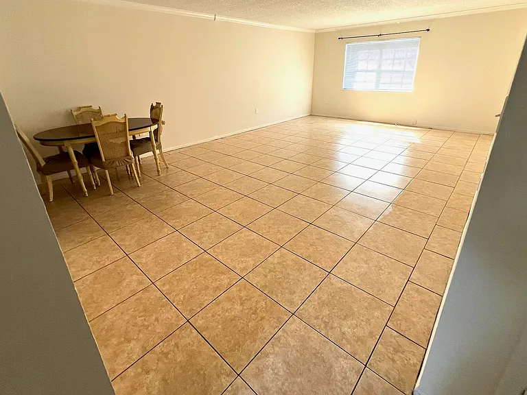 1706 Belleair Forest Dr — Photo 2