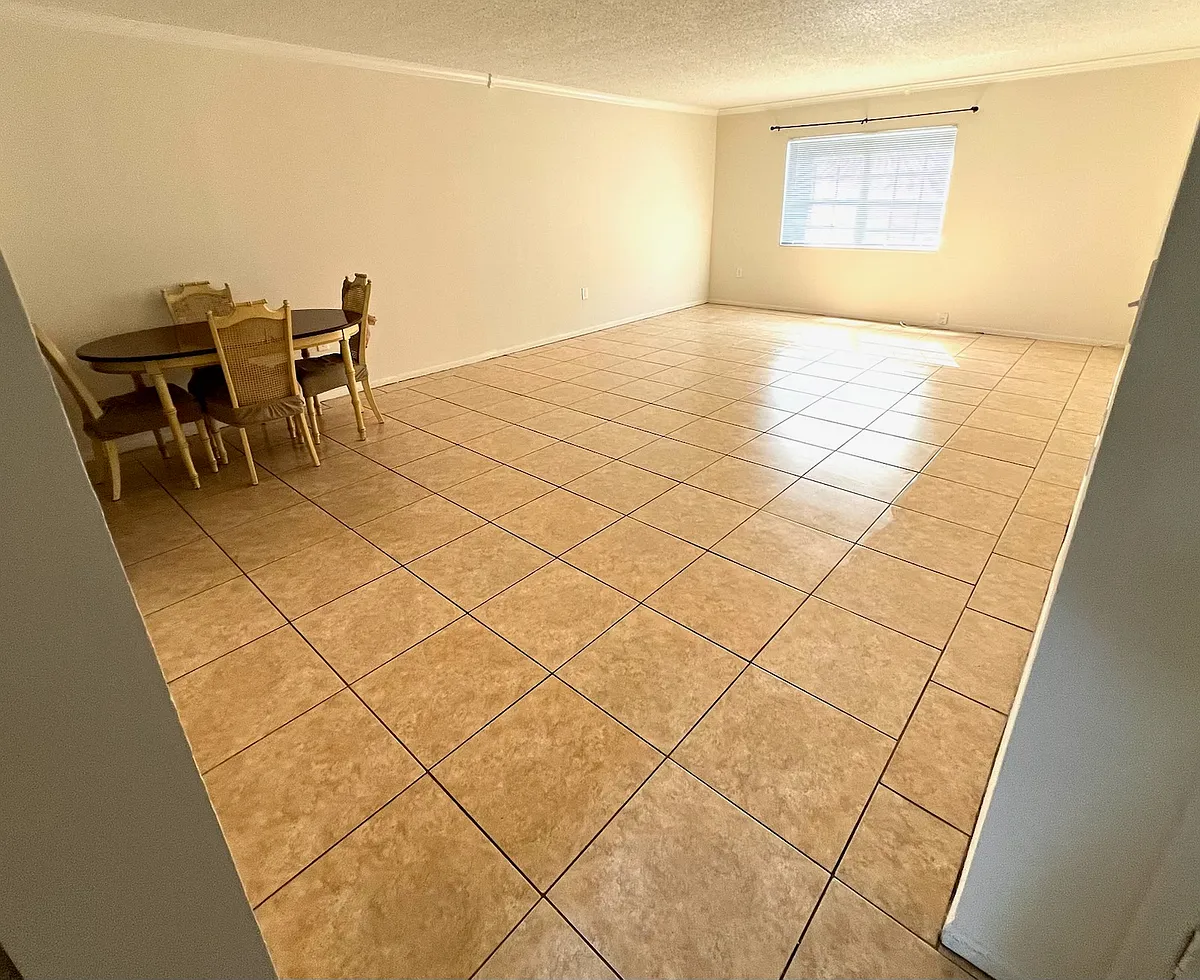 Building Photo - 1706 Belleair Forest Dr