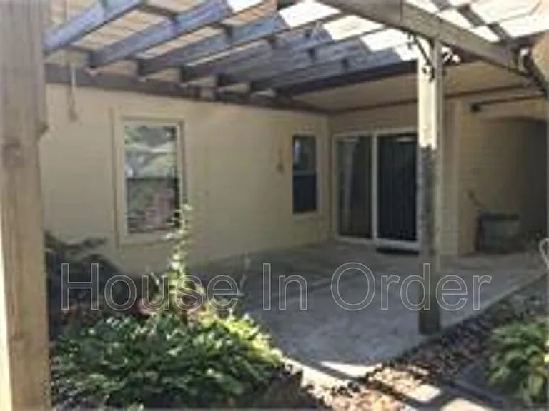 12 Looking Glass Ln — Photo 2