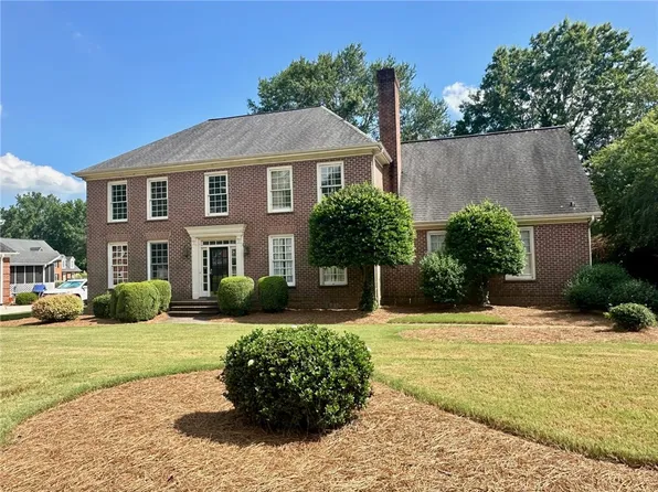 700 River Walk Dr, Simpsonville, SC 29681