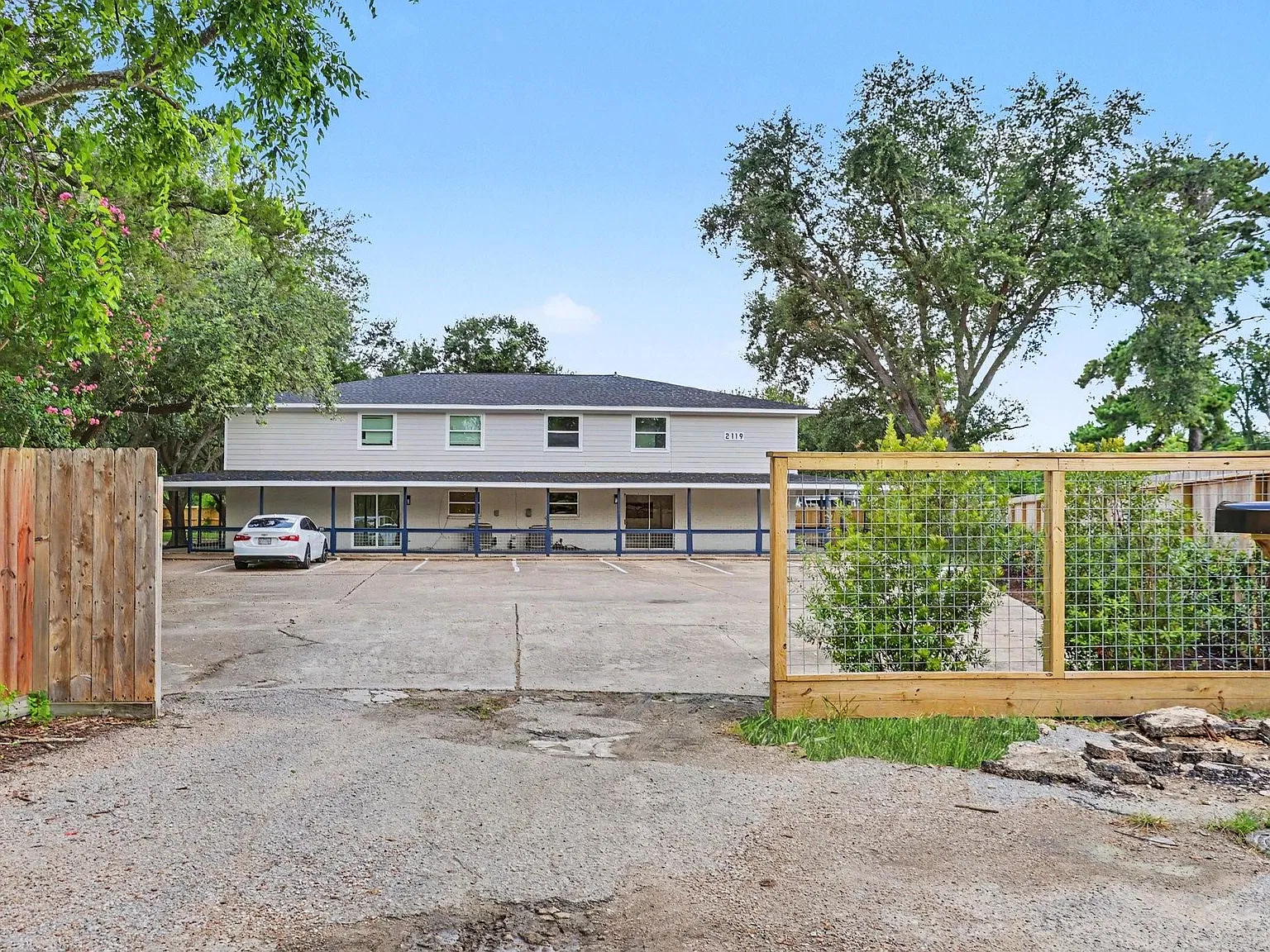 3 bed, 2.0 bath, 1275 sqft, $1,599 — Photo 3