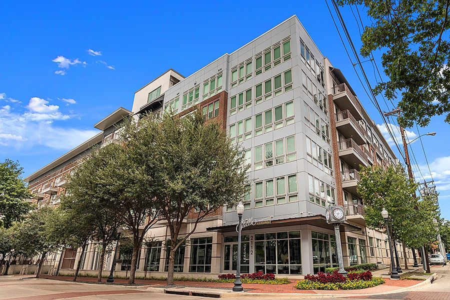 Stella Apartments is located in Uptown Dallas' State Thomas neighborhood