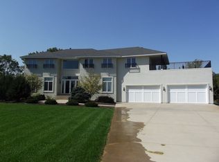 8731 Alverno Ave, Inver Grove Heights, MN 55077