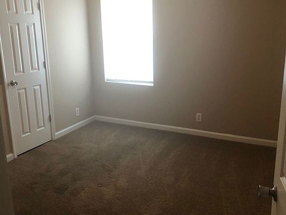 5th image of 731 N Water Ave #1B-1Ba-655Sqft