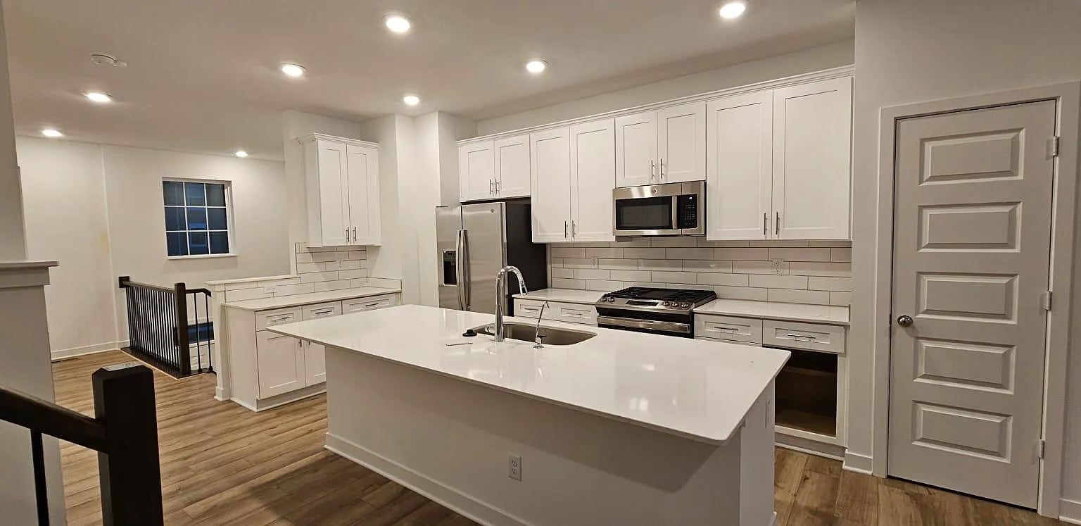 3 bed, 1710 sqft, $2,400 — Photo 3