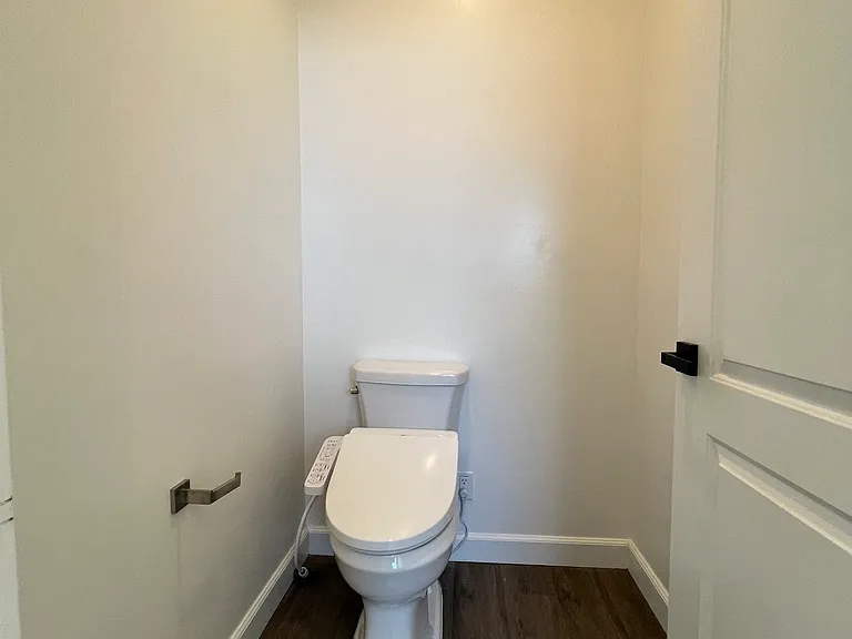 926 Warwick Ave — Photo 23