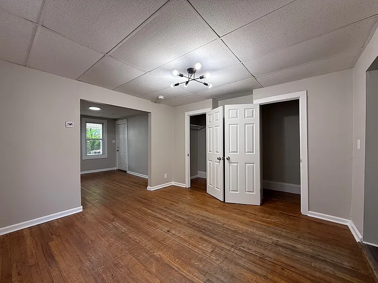 339-341 Allen St #1R — Photo 6