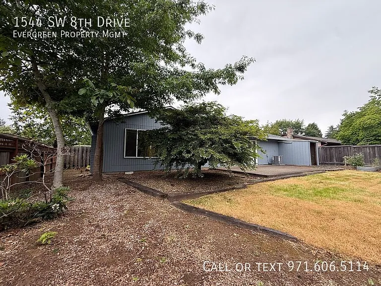 1544 SW 8th Dr — Photo 35