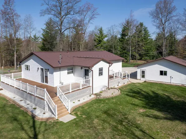6622 Walton Rd, Kingsley, MI 49649