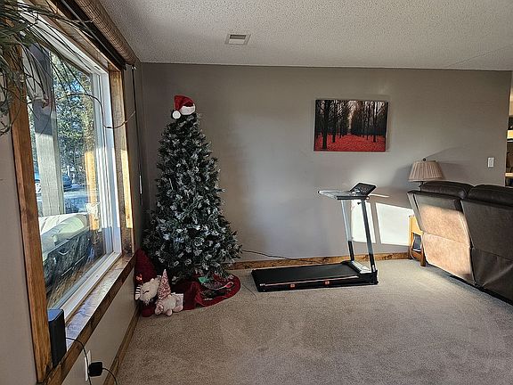 4th image of 6530 NE Indian Creek Rd