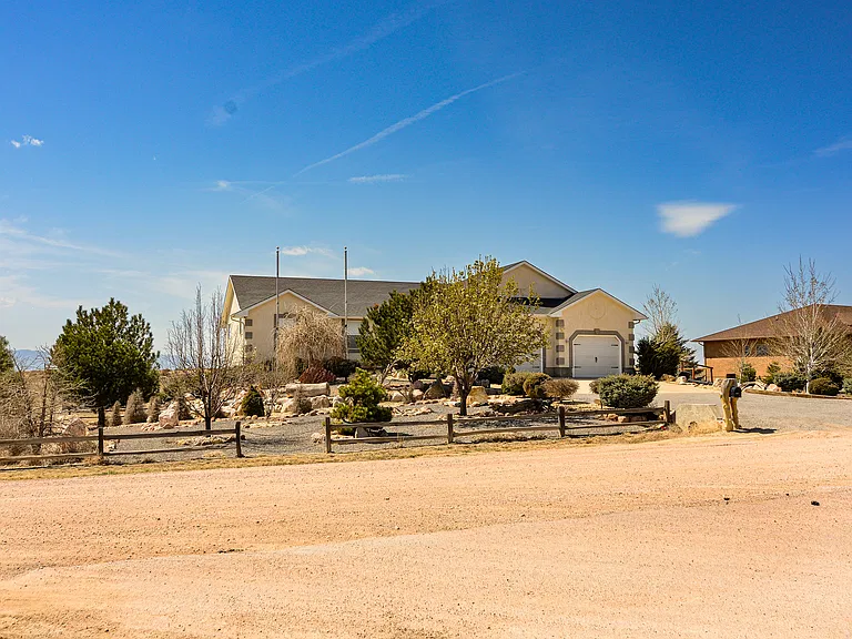 955 S Tierra Buena Dr — Photo 2