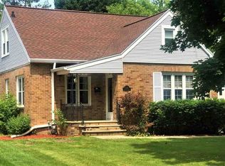 2332 Jourdain Ln, Green Bay, WI 54301