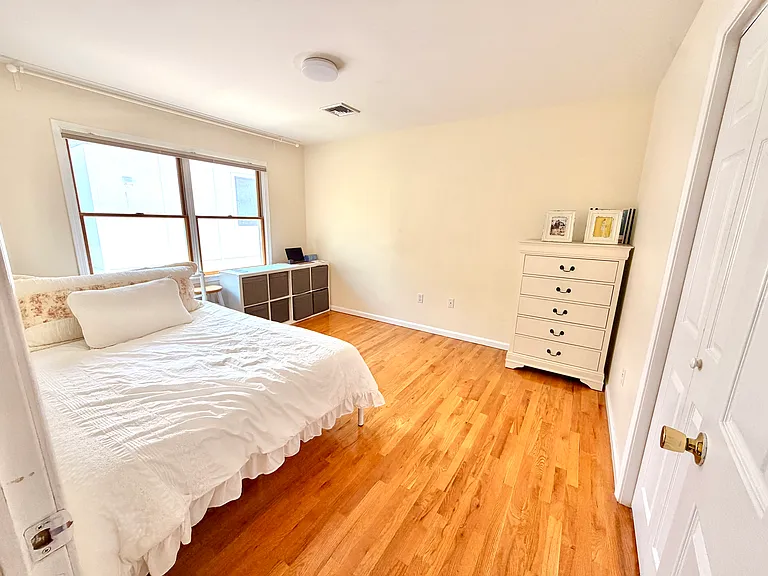 372 Chestnut St — Photo 15