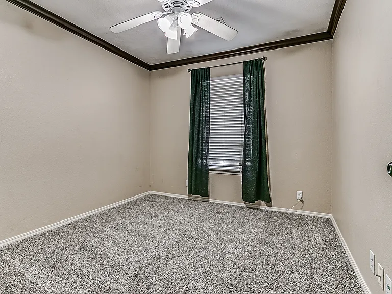 323 Potomac Dr — Photo 38