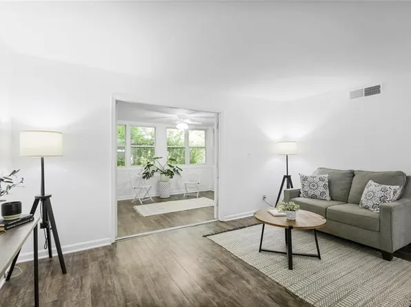 94 Rosaire Pl NW, Atlanta, GA 30327