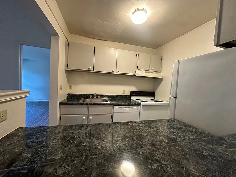 University Park Apartments near Cornell University — Photo 548