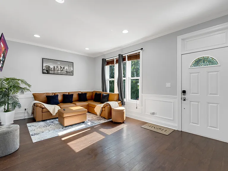 1513 Clinton Ave — Photo 6