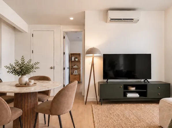 131 Smith Street image 1 of 6