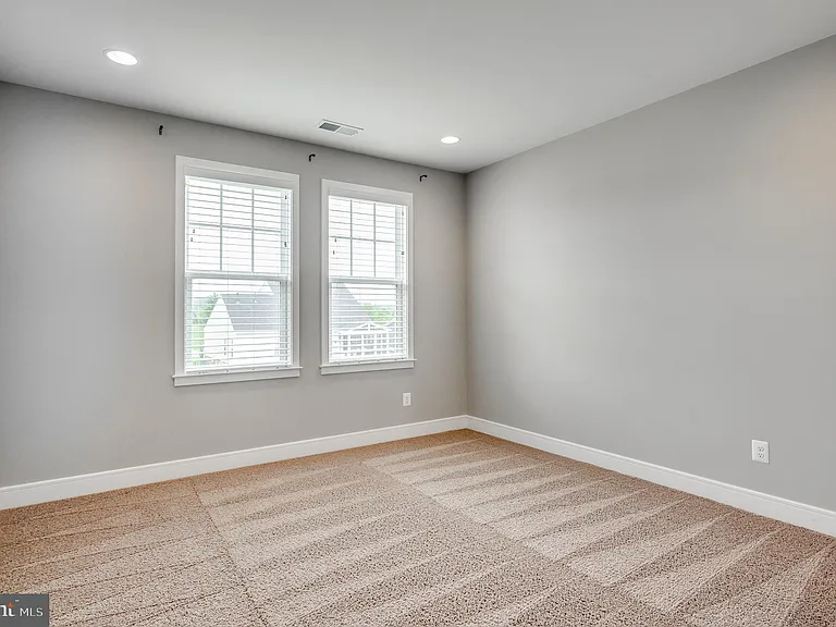 1118 Akan St SE — Photo 24
