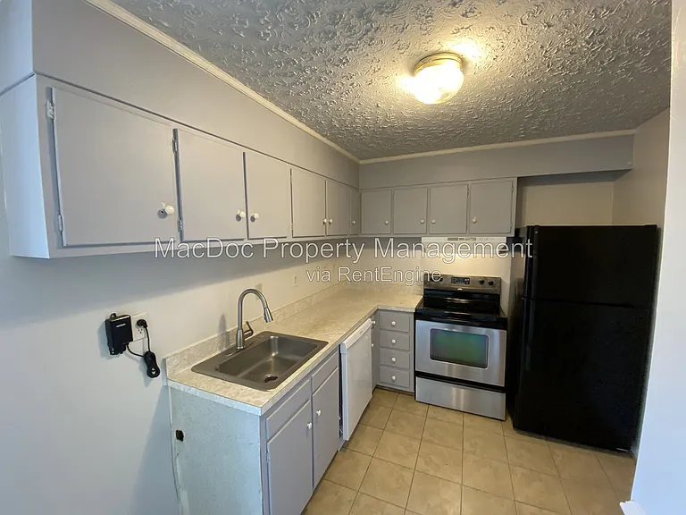 200 Brighton Sq — Photo 10