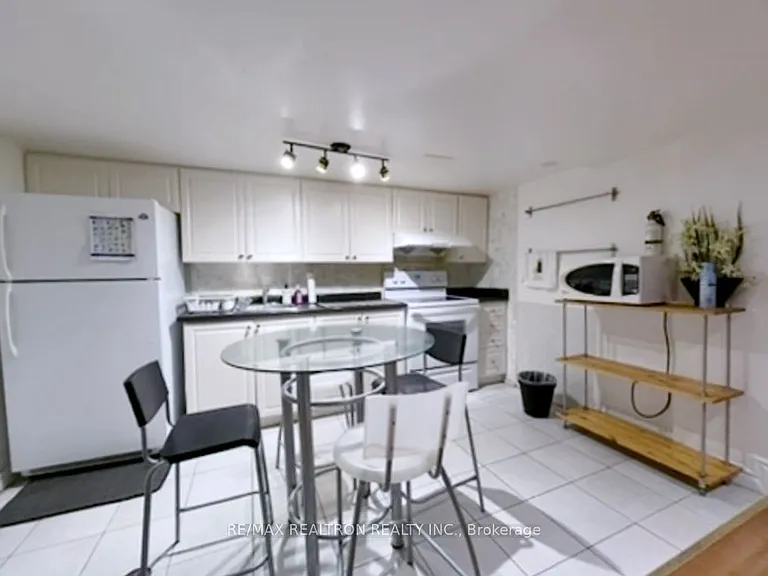 2 Greyhound Dr #BASEMENT — Photo 5