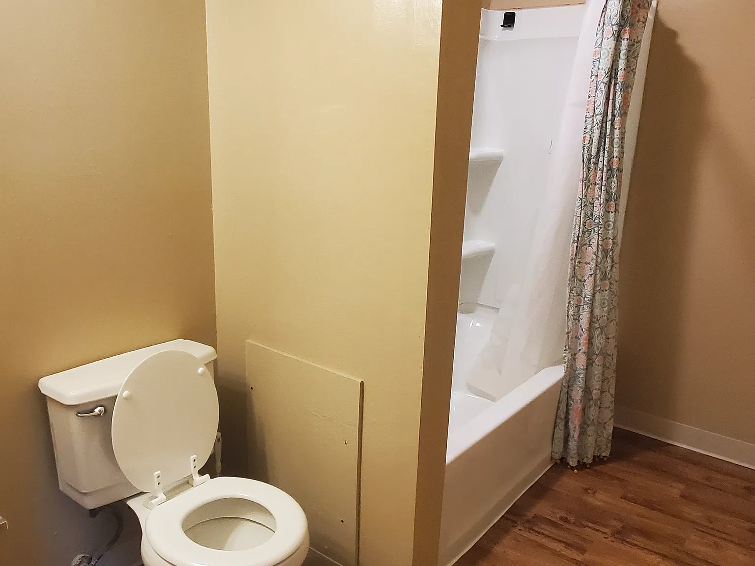 3 bed, 1.5 bath, 1380 sqft, $1,300 — Photo 4