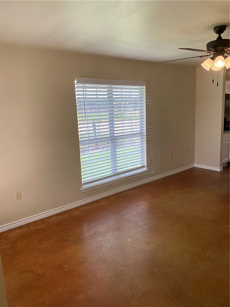 3 bed, 2.5 bath, 1048 sqft, $1,750 — Photo 3