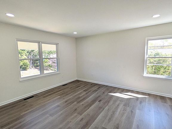 4th image of 120 Gallimore Dr