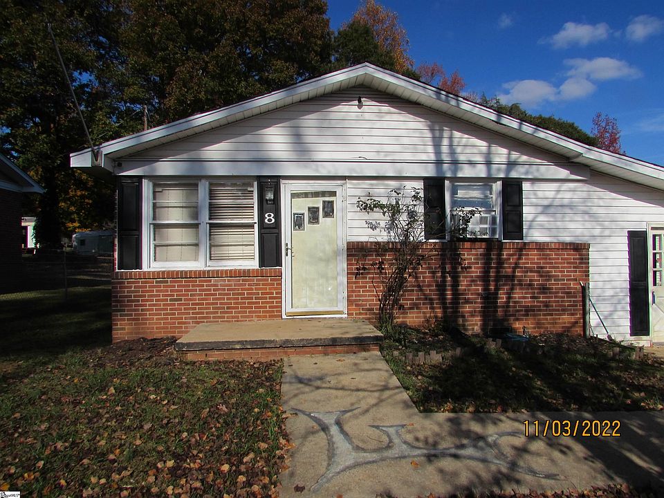1st image of 8 Oak Dr